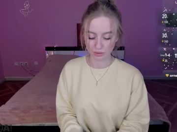 See Alexa_glory online Now @ gooch.cam