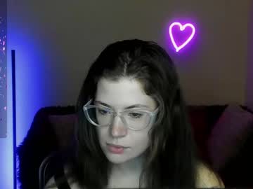 See Alicia_folow online Now @ gooch.cam