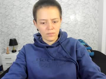 See Fanny_18 online Now @ gooch.cam