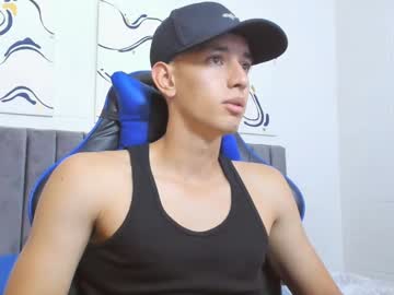 See Jake_shadow14 online Now @ gooch.cam