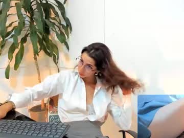 See Jolie_lov online Now @ gooch.cam