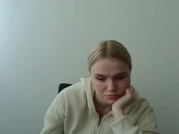 See Leyla_le online Now @ gooch.cam