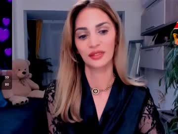 See Madyeroberts online Now @ gooch.cam